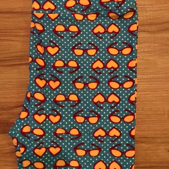 $5 IF BUNDLED LuLaRoe Sunglasses OS Legging - Picture 4 of 5